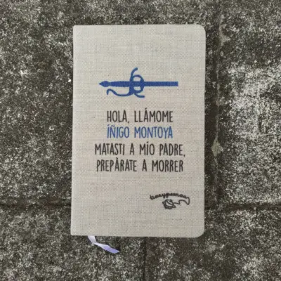 Libreta A5 ilustrada – Tiza y Peonza