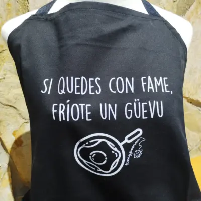 Delantal "Si quedes con fame, fríote un huevu" – foto 2