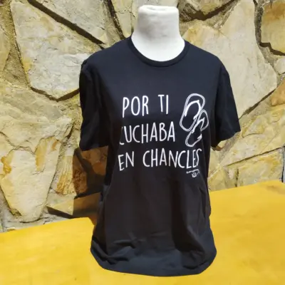 Camiseta "Por ti cuchaba en chancles" adulto – Tiza y Peonza