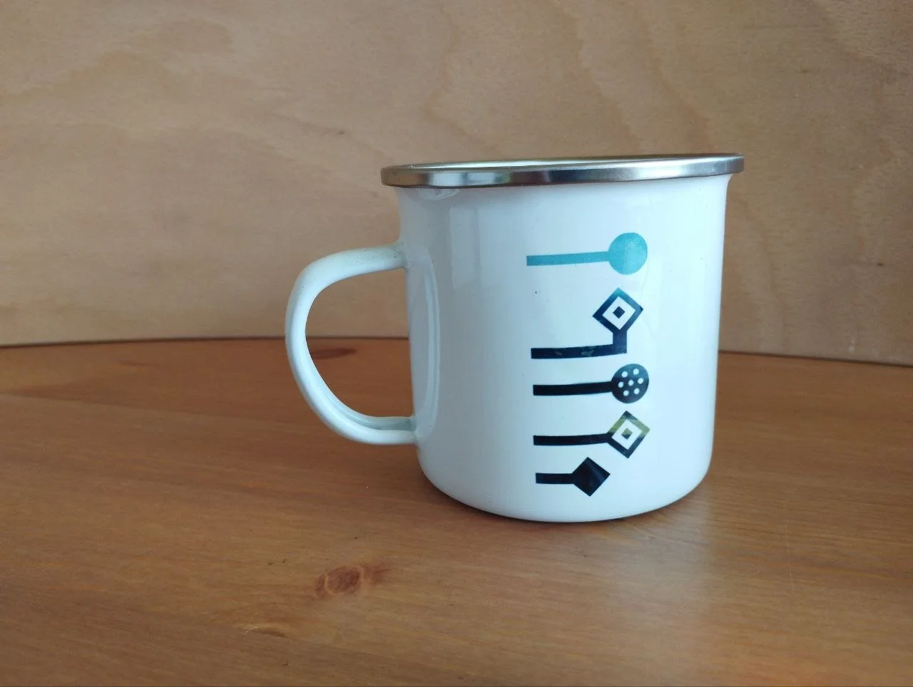 Taza esmaltada – Tiza y Peonza